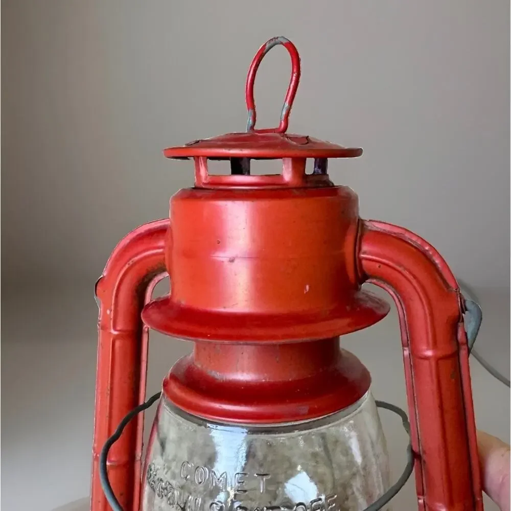 Vintage Dietz Comet Red Kerosene Lantern Made in USA Original Globe 9” Tall